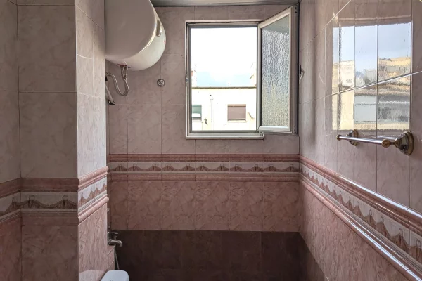 Shtepi ne shitje Duplex(shtepi me 2 kate) ne Tirane, 3+1, Mobilimi E mobiluar, Pagesa 274,000  Euro.