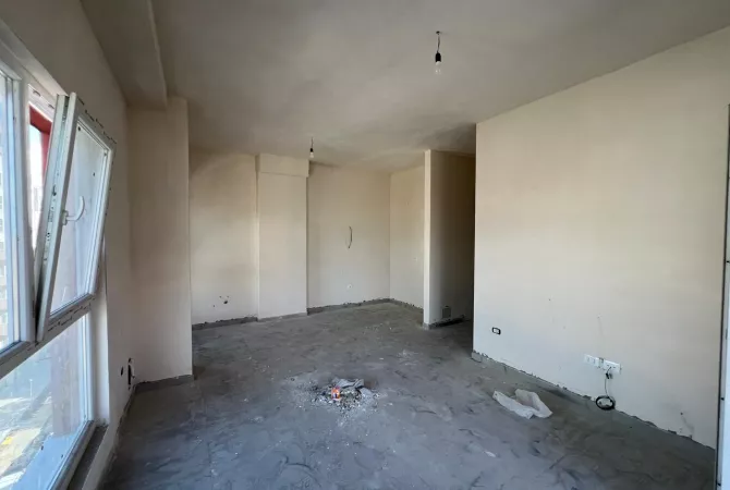Shtepi ne shitje Apartament ne Tirane, 2+1, Mobilimi Bosh, pa mobiluar, Pagesa 171,500  Euro.