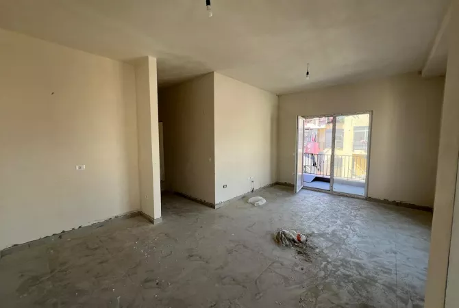 Shtepi ne shitje Apartament ne Tirane, 2+1, Mobilimi Bosh, pa mobiluar, Pagesa 171,500  Euro.