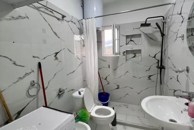 Shtepi ne shitje Apartament ne Pogradec, 2+1, Mobilimi E mobiluar, Pagesa 135,000  Euro.