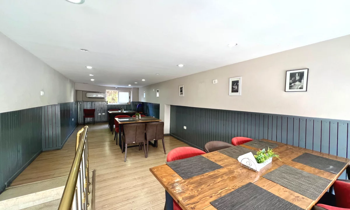 Shitet Aktivitet Biznesi, “Xhamllik”, Tirane