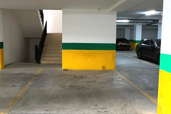 Shiten 3 Poste Parkimi ”Ish Fusha e Aviacionit”- TiraneShiten 3 poste parkimi te ndodhura ne nje god