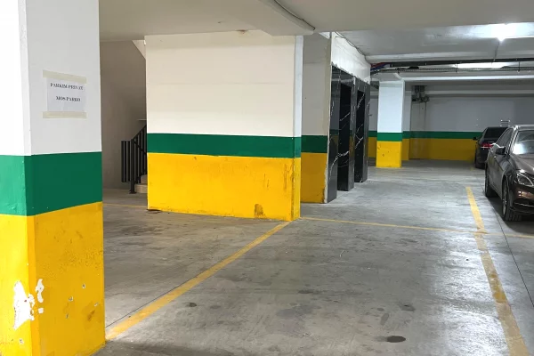 Shiten 3 Poste Parkimi ”Ish Fusha e Aviacionit”- TiraneShiten 3 poste parkimi te ndodhura ne nje god