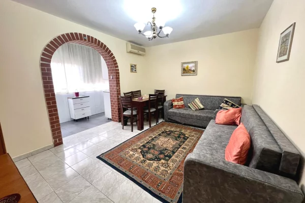 Shtepi me qera Apartament ne Tirane, 2+1, Mobilimi E mobiluar, Pagesa 600  Euro.
