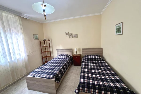 Shtepi me qera Apartament ne Tirane, 2+1, Mobilimi E mobiluar, Pagesa 600  Euro.