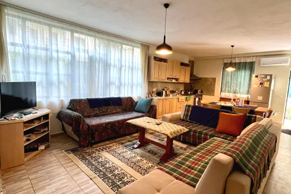 Shtepi ne shitje Shtepi Private ne Durres, 5+1, Mobilimi E mobiluar, Pagesa 680,000  Euro.