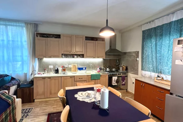 Shtepi ne shitje Shtepi Private ne Durres, 5+1, Mobilimi E mobiluar, Pagesa 680,000  Euro.