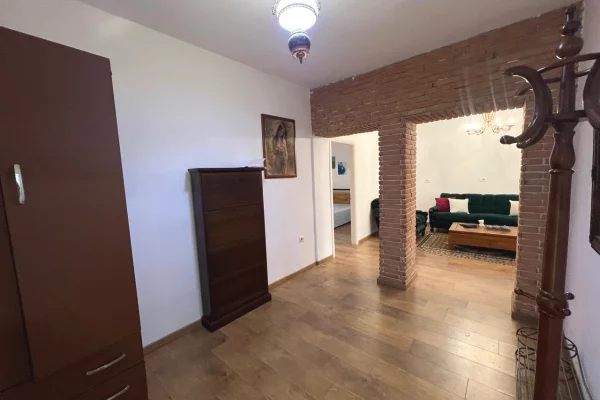 Shtepi me qera Apartament ne Tirane, 1+1, Mobilimi E mobiluar, Pagesa 620  Euro.