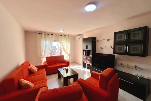 Shtepi me qera Apartament ne Tirane, 1+1, Mobilimi E mobiluar, Pagesa 400  Euro.