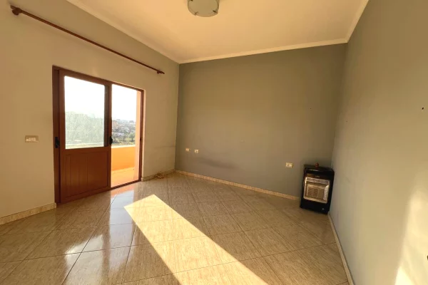 Shtepi me qera Apartament ne Tirane, 3+1, Mobilimi Pjeserisht e mobiluar, Pagesa 415  Euro.