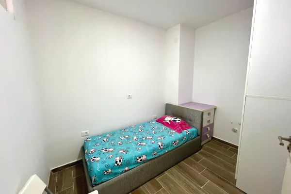 Jepet me qira Apartament 2+1, “Rruga 5 Maji”, Tiranë