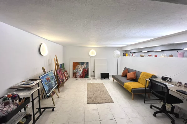 Ambient biznesi me qera 3+1 ne Tirane - 300 Euro