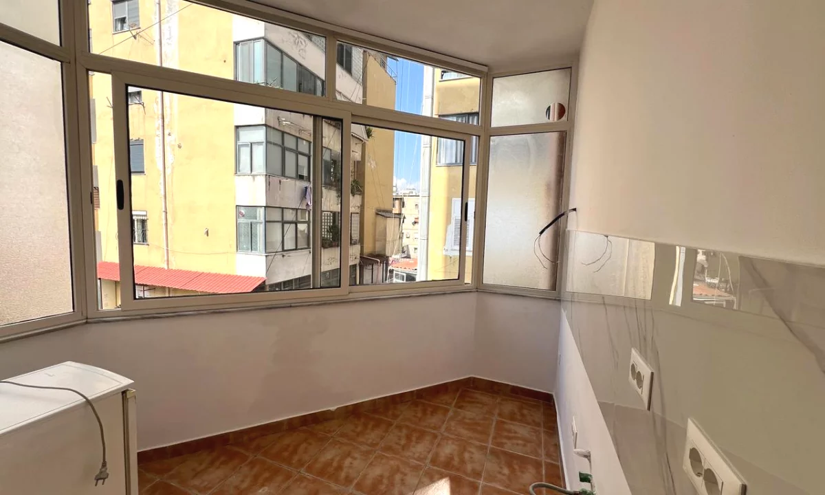 Shtepi me qera Apartament ne Tirane, 1+1, Mobilimi Bosh, pa mobiluar, Pagesa 400  Euro.