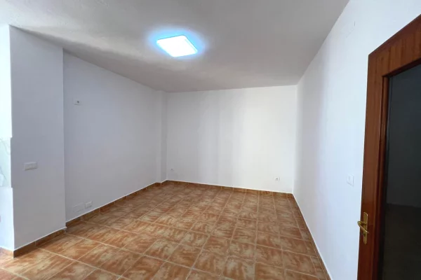 Shtepi me qera Apartament ne Tirane, 1+1, Mobilimi Bosh, pa mobiluar, Pagesa 400  Euro.