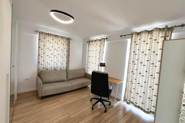 Shtepi me qera 4+1 ne Tirane - 2,500 Euro