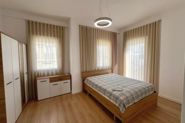 Shtepi me qera Vila Luksoze ne Tirane, 4+1, Mobilimi E mobiluar, Pagesa 2,500  Euro.