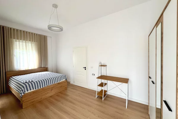 Shtepi me qera Vila Luksoze ne Tirane, 4+1, Mobilimi E mobiluar, Pagesa 2,500  Euro.