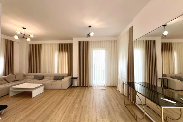 Shtepi me qera Vila Luksoze ne Tirane, 4+1, Mobilimi E mobiluar, Pagesa 2,500  Euro.