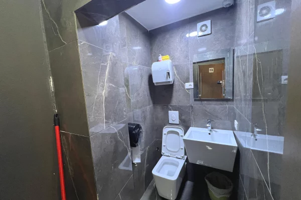 Ambient biznesi me qera 2+1 ne Tirane - 620 Euro