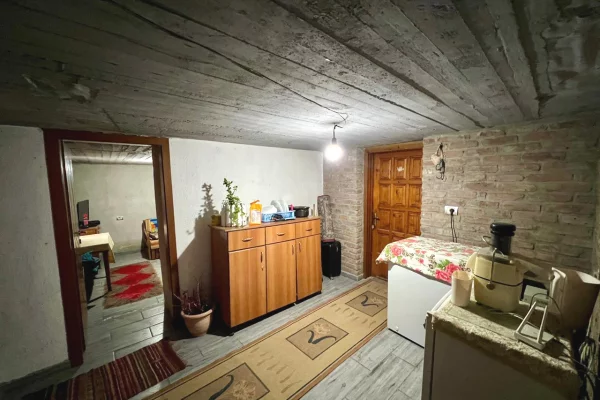 Shtepi ne shitje Shtepi Private ne Korce, 3+1, Mobilimi E mobiluar, Pagesa 120,000  Euro.