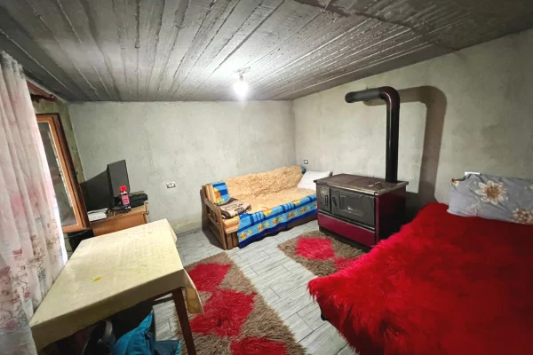 Shtepi ne shitje Shtepi Private ne Korce, 3+1, Mobilimi E mobiluar, Pagesa 120,000  Euro.