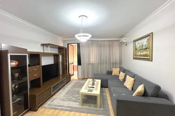 Shtepi me qera 2+1 ne Tirane - 800 Euro