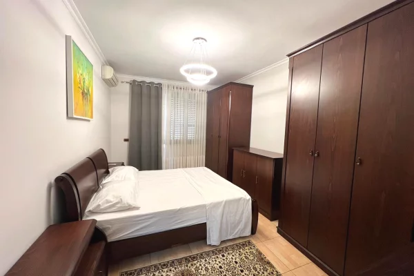 Shtepi me qera Apartament ne Tirane, 2+1, Mobilimi E mobiluar, Pagesa 800  Euro.