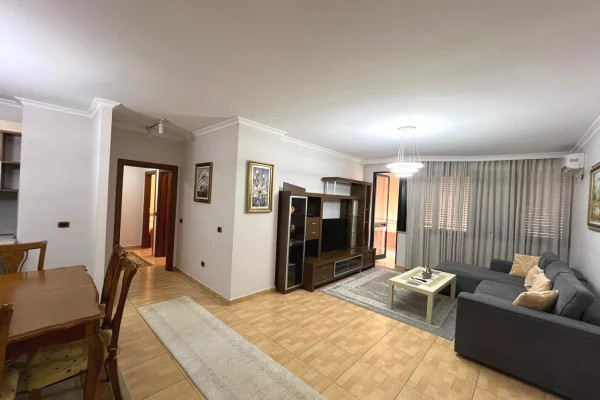 Shtepi me qera Apartament ne Tirane, 2+1, Mobilimi E mobiluar, Pagesa 800  Euro.