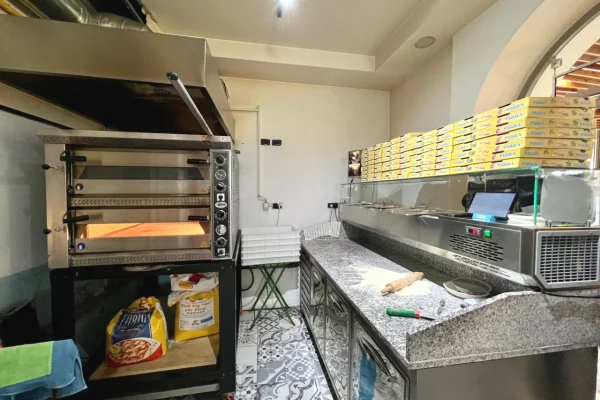 🍕🔥 Shitet Biznes – Pizzeri & Fast Food (Bulevardi “Bajram Curri”), Tirane