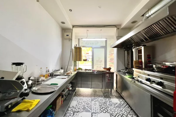 🍕🔥 Shitet Biznes – Pizzeri & Fast Food (Bulevardi “Bajram Curri”), Tirane