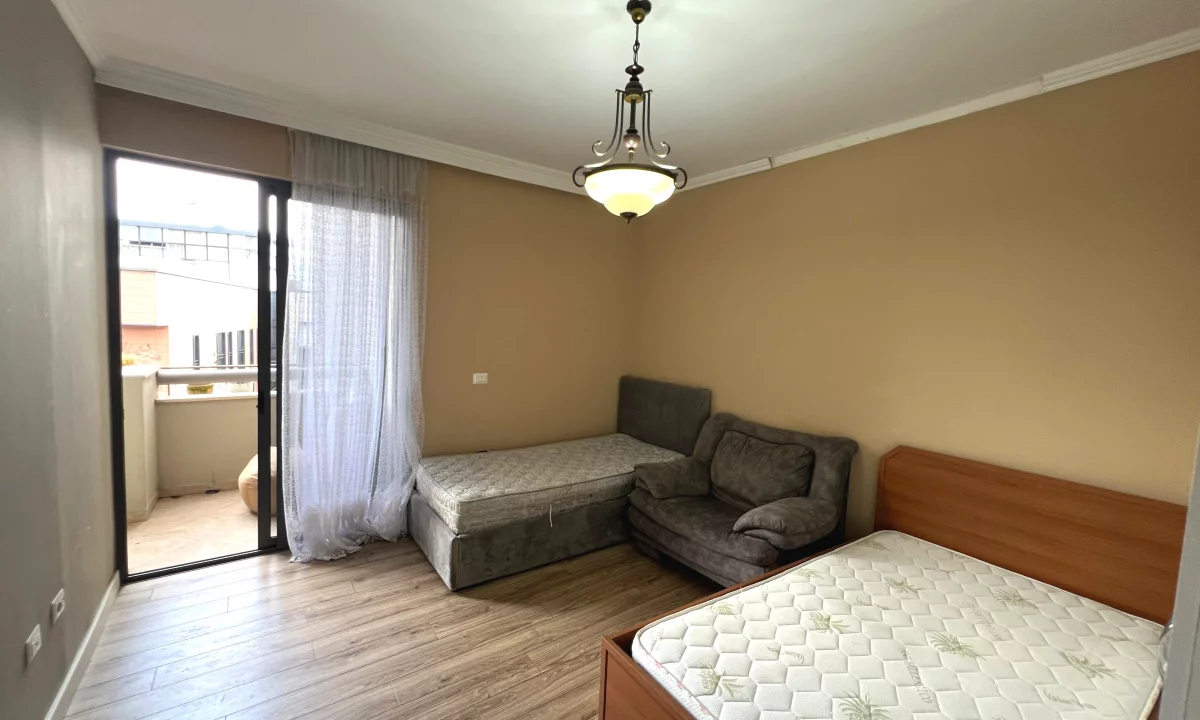 Shtepi ne shitje Apartament ne Tirane, 3+1, Mobilimi E mobiluar, Pagesa 355,000  Euro.
