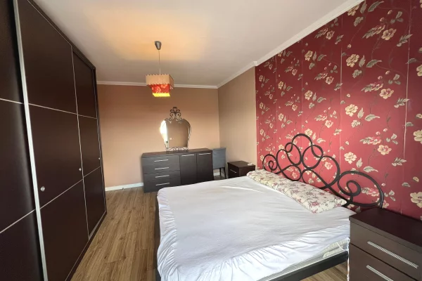 Shtepi ne shitje Apartament ne Tirane, 3+1, Mobilimi E mobiluar, Pagesa 355,000  Euro.