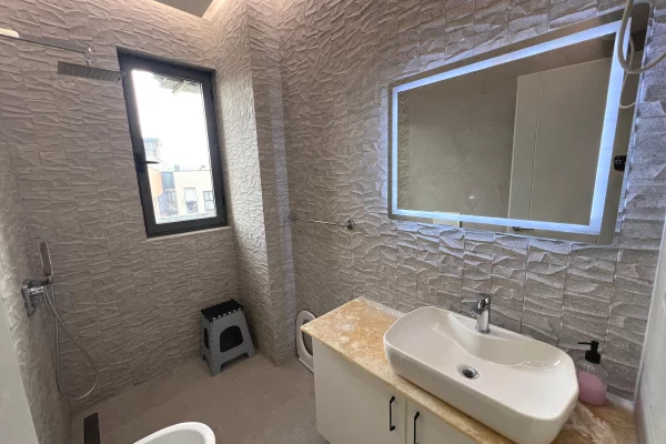 Shtepi ne shitje Apartament ne Tirane, 3+1, Mobilimi E mobiluar, Pagesa 355,000  Euro.