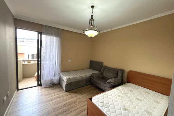 Shitet, Apartament 3+1+2 Tualete, ”Liqeni Artificial”, Tiranë.