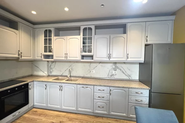 Shtepi ne shitje Apartament ne Tirane, 3+1, Mobilimi E mobiluar, Pagesa 355,000  Euro.