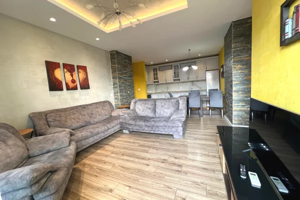 Shtepi ne shitje Apartament ne Tirane, 3+1, Mobilimi E mobiluar, Pagesa 355,000  Euro.