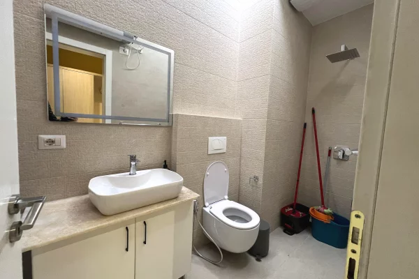 Shtepi ne shitje Apartament ne Tirane, 3+1, Mobilimi E mobiluar, Pagesa 355,000  Euro.