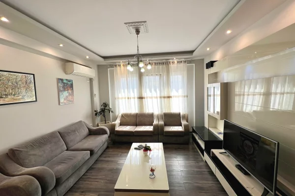 Shtepi ne shitje Apartament ne Tirane, 2+1, Mobilimi E mobiluar, Pagesa 258,000  Euro.
