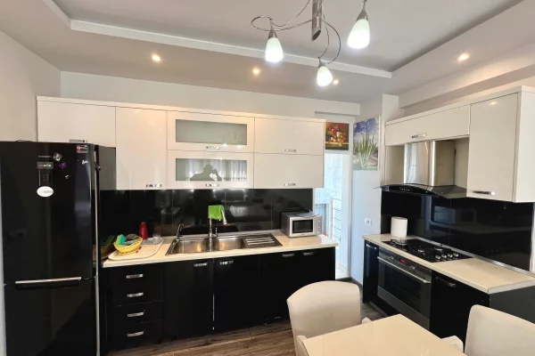 Shtepi ne shitje Apartament ne Tirane, 2+1, Mobilimi E mobiluar, Pagesa 258,000  Euro.