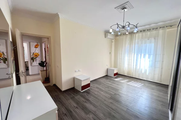 Shtepi ne shitje Apartament ne Tirane, 2+1, Mobilimi E mobiluar, Pagesa 258,000  Euro.