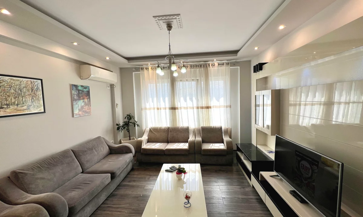 Shtepi ne shitje Apartament ne Tirane, 2+1, Mobilimi E mobiluar, Pagesa 258,000  Euro.