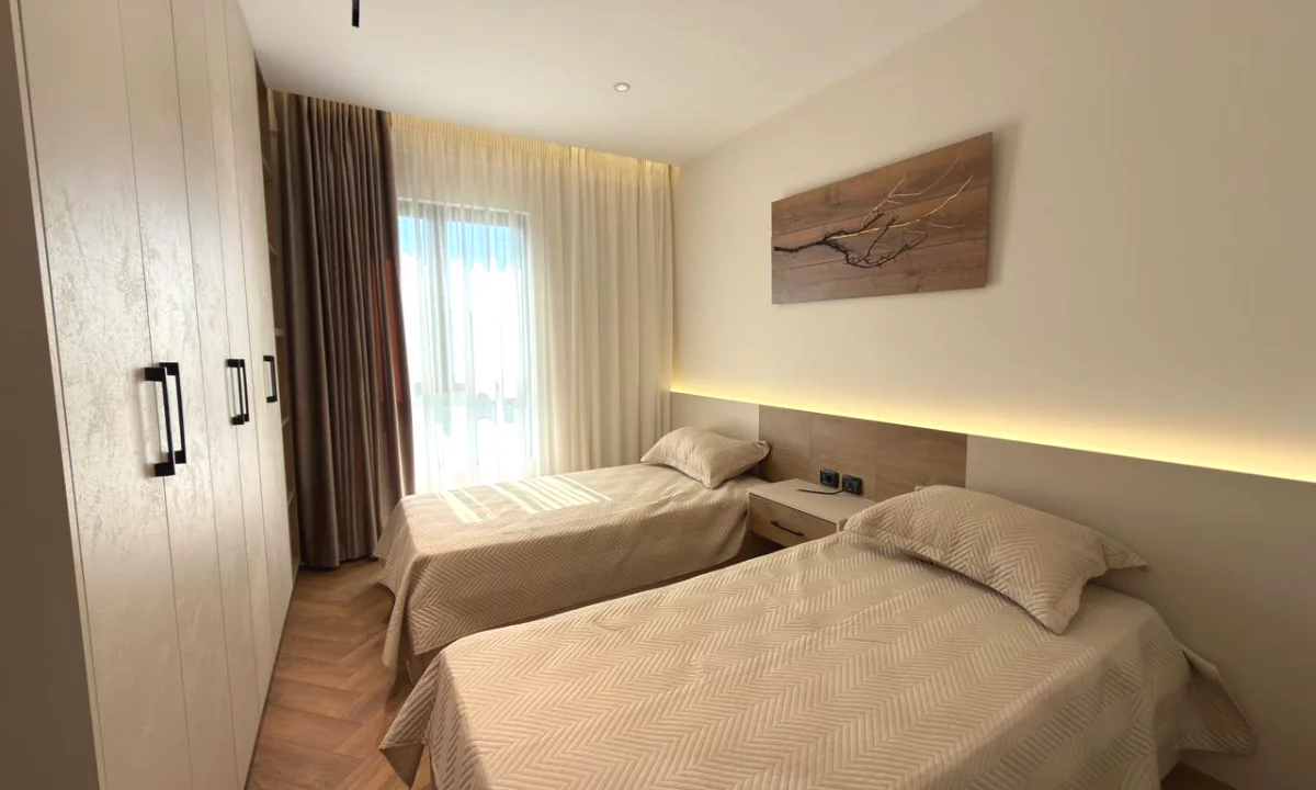 Shtepi ne shitje Apartament ne Tirane, 2+1, Mobilimi E mobiluar, Pagesa 252,000  Euro.