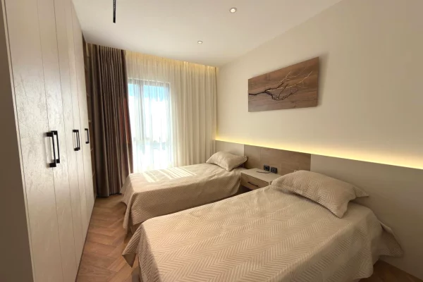 Shitet, Apartament 2+1+ Ballkon, ” Pallati me Shigjeta ”, Tiranë.