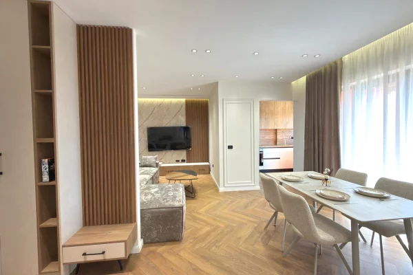 Shtepi ne shitje Apartament ne Tirane, 2+1, Mobilimi E mobiluar, Pagesa 252,000  Euro.