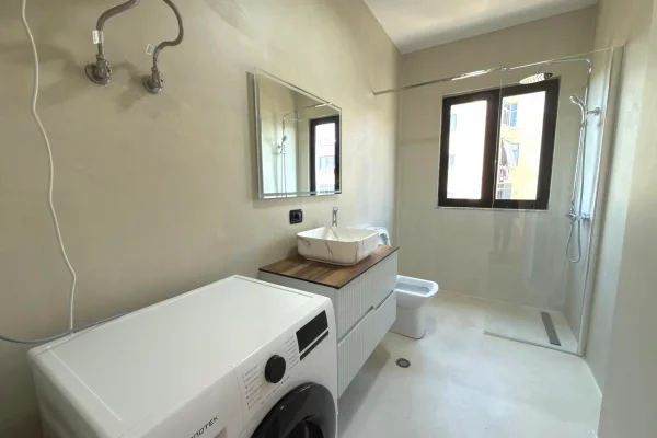 Shtepi ne shitje Apartament ne Tirane, 2+1, Mobilimi E mobiluar, Pagesa 252,000  Euro.