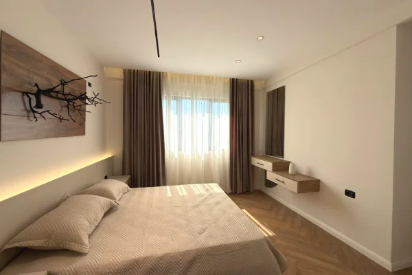 Shtepi ne shitje Apartament ne Tirane, 2+1, Mobilimi E mobiluar, Pagesa 252,000  Euro.