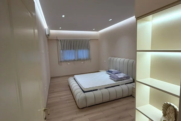 Shtepi me qera Apartament ne Tirane, 2+1, Mobilimi E mobiluar, Pagesa 100,000  Leke.