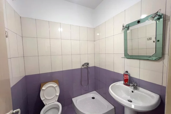 Shtepi me qera Apartament ne Tirane, 2+1, Mobilimi E mobiluar, Pagesa 450  Euro.