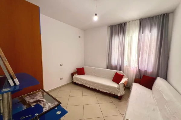 Shtepi me qera Apartament ne Tirane, 2+1, Mobilimi E mobiluar, Pagesa 450  Euro.