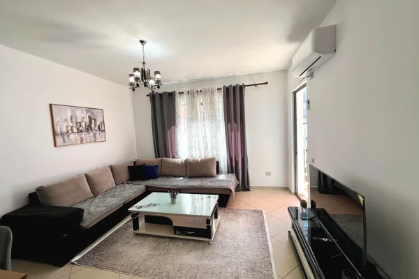 Shtepi me qera Apartament ne Tirane, 2+1, Mobilimi E mobiluar, Pagesa 450  Euro.